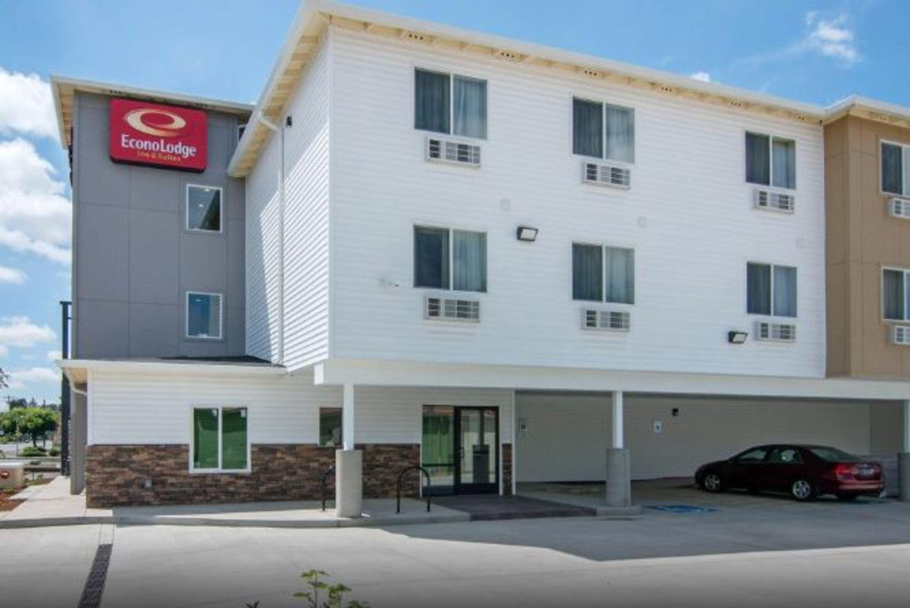 Econo Lodge Inn & Suites Springfield Exterior photo